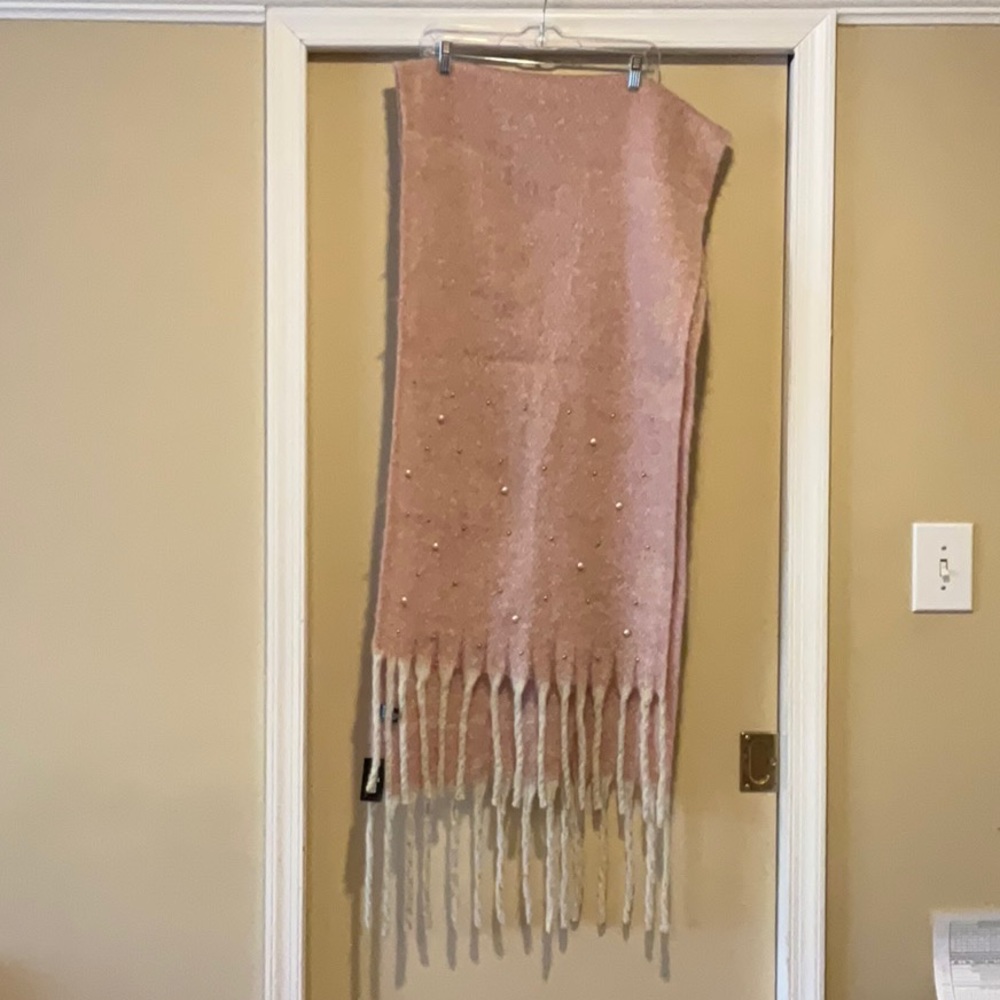 NWT Cara New York Soft And Fluffy Pearl Embellished Fringe Dusty Pink Scarf